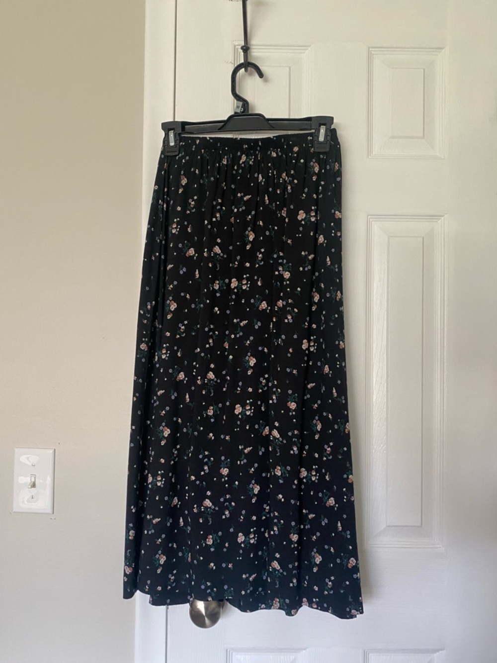 Vintage Button Up Ditsy Floral Midi Skirt with Elastic Waist - Picture 3 of 9